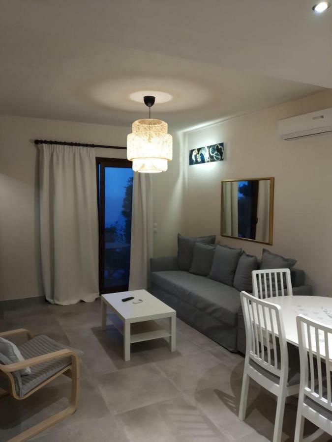 Isabel Artemis Apartment โคเรฟตอน ภายนอก รูปภาพ