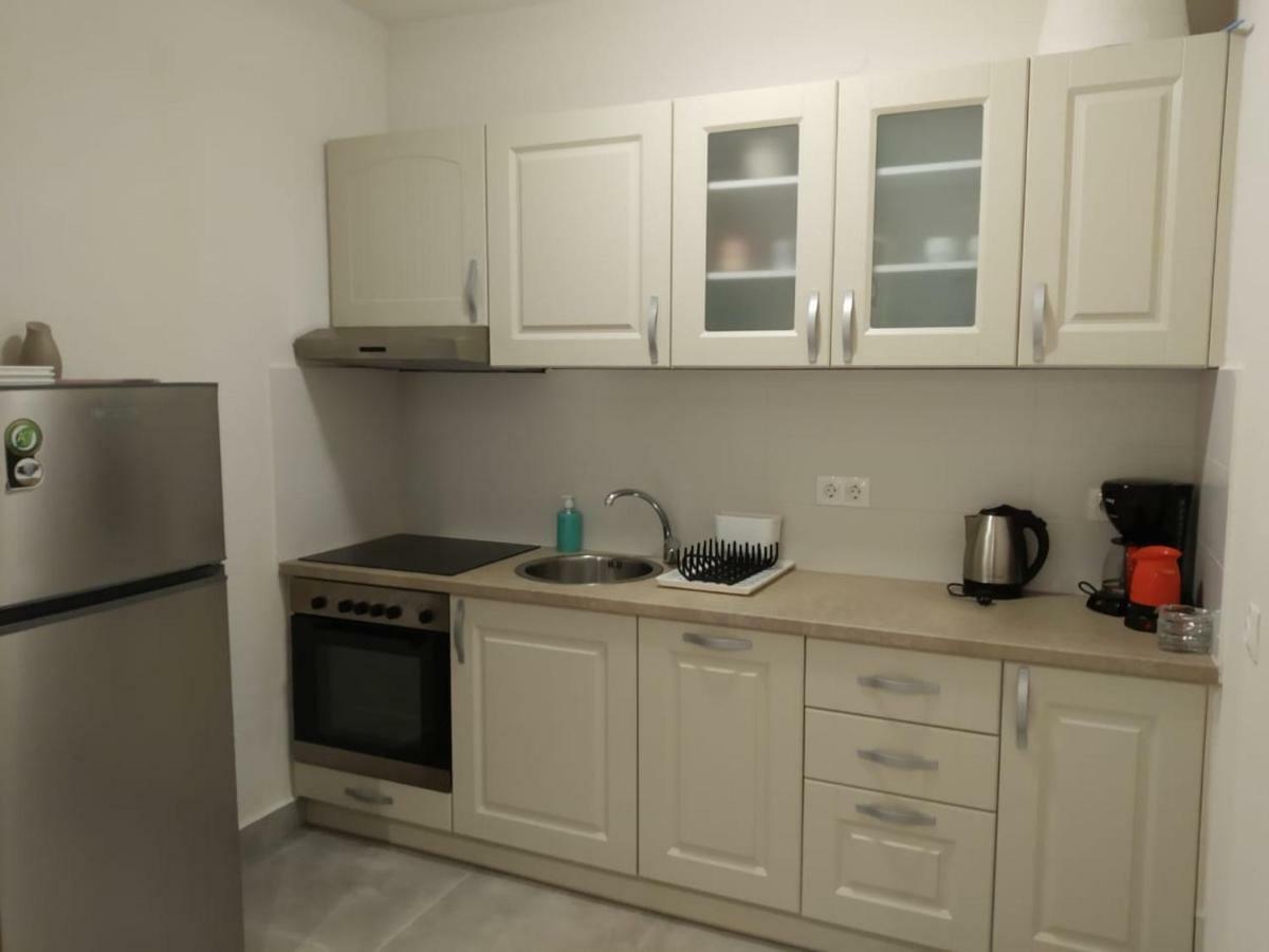 Isabel Artemis Apartment โคเรฟตอน ภายนอก รูปภาพ