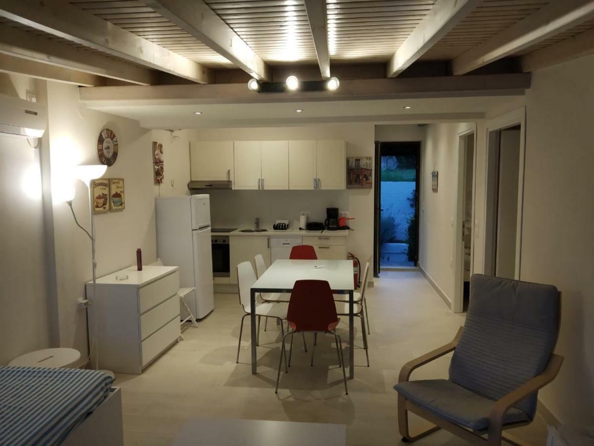Isabel Artemis Apartment โคเรฟตอน ภายนอก รูปภาพ