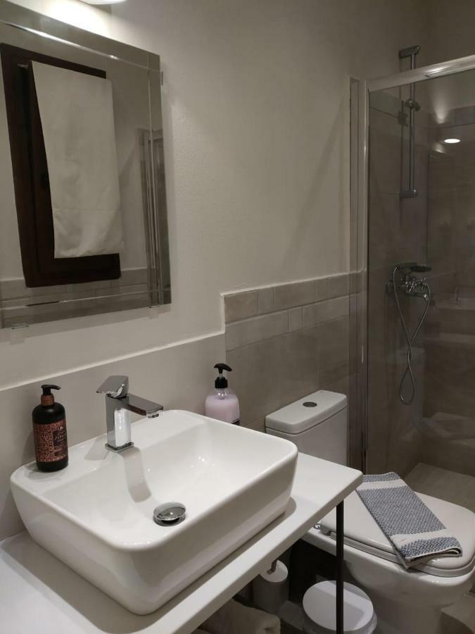 Isabel Artemis Apartment โคเรฟตอน ภายนอก รูปภาพ