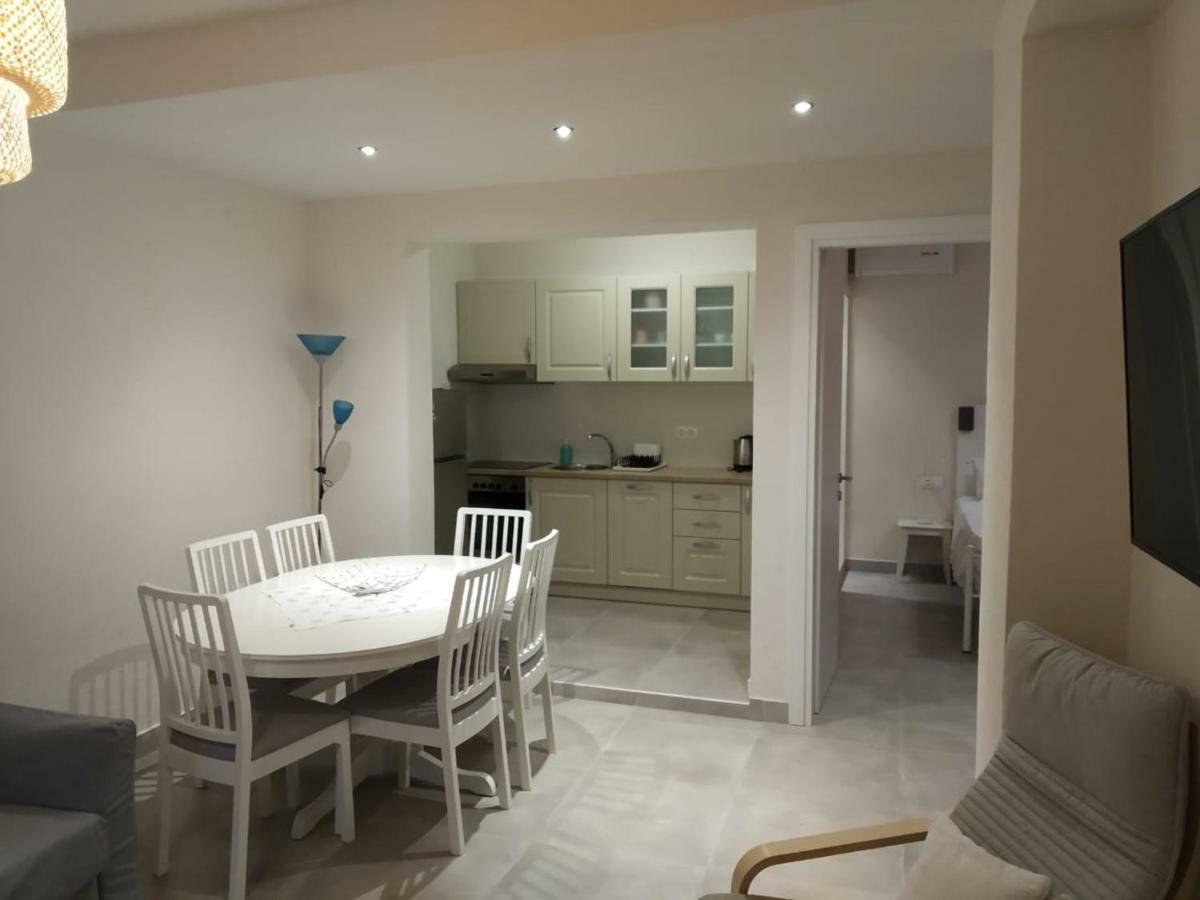 Isabel Artemis Apartment โคเรฟตอน ภายนอก รูปภาพ
